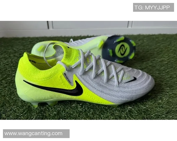 GX足球鞋球星上脚高帮设计解析助力球场表现提升